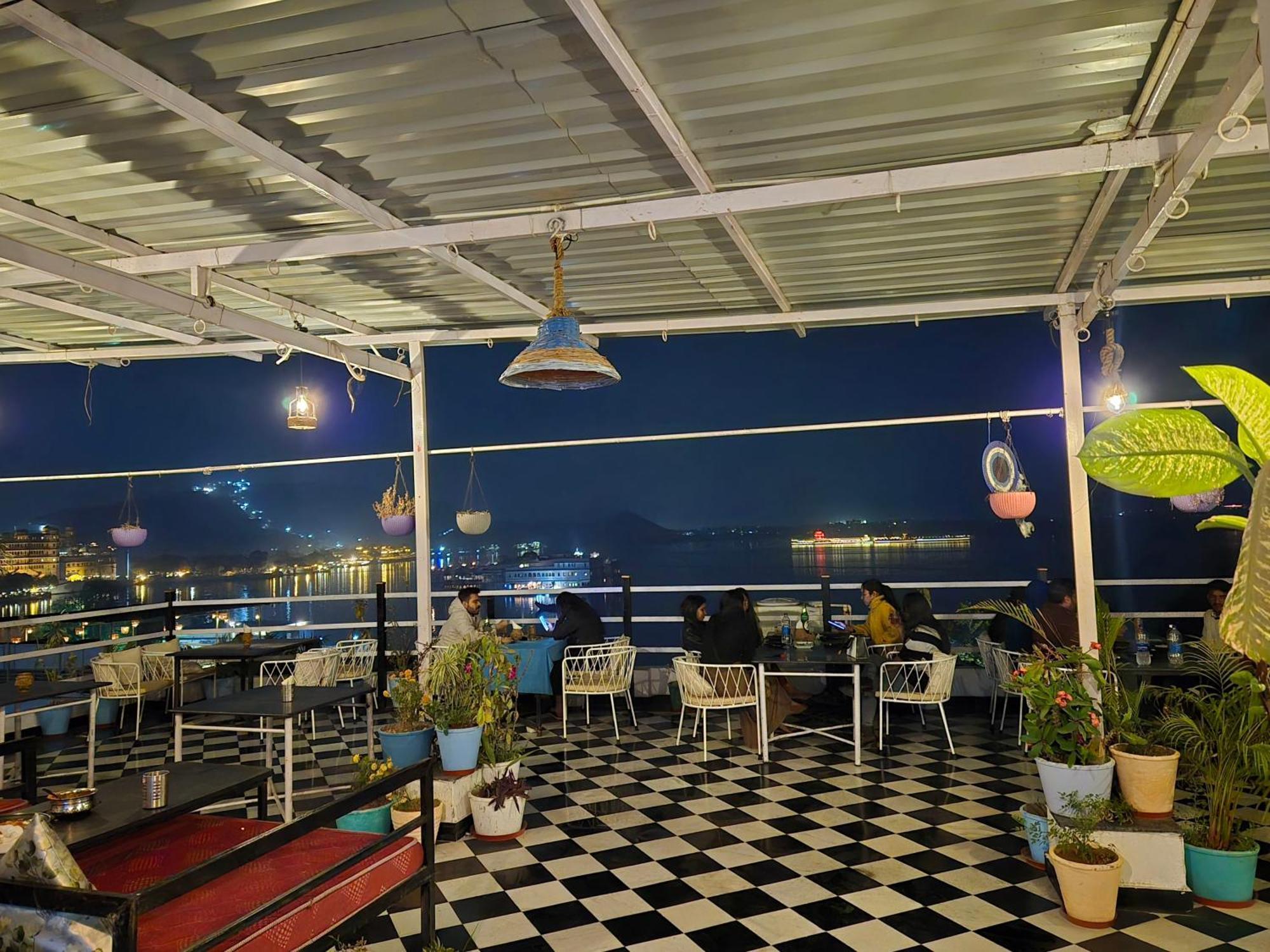 Hotel Lake Star Udaipur Esterno foto